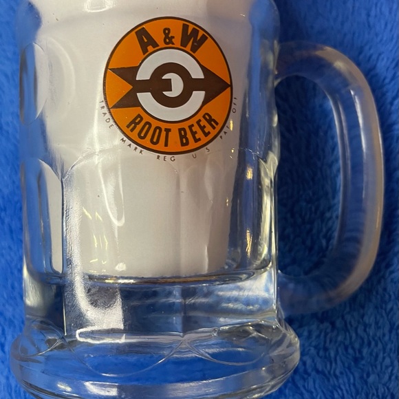 VINTAGE A&W ROOT BEAR CLEAR GLASS MUG. - Picture 3 of 4